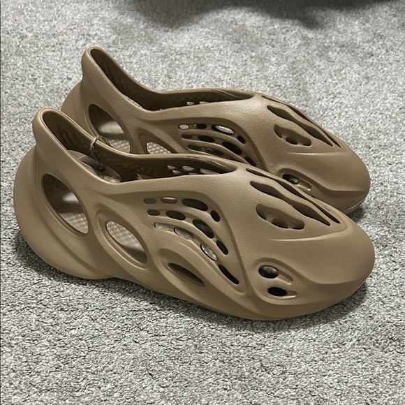 Brand New Yeezy Foam Runners With Tags - Picture 2 of 5